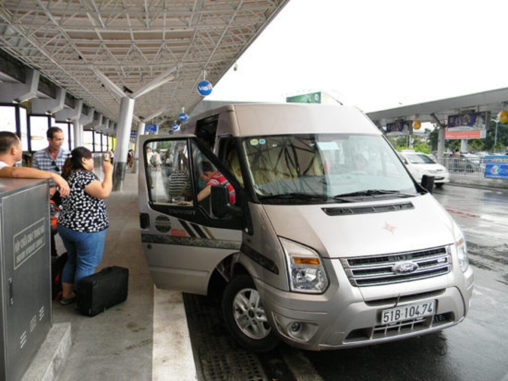 Thuexehuydat.com cung cấp dịch vụ xe 7 chỗ đón ga quốc nội sân bay Tân Sơn Nhất với Giá rõ ràng - Cạnh tranh